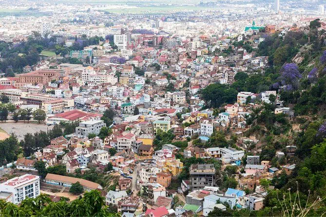 Livreur à vélo dans les rues d'Antananarivo